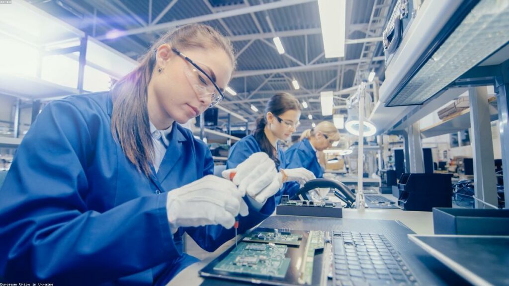 Après un BTS ou un BUT : poursuivre en alternance vers un Bac+3 ou un Bac+5 dans l&rsquo;industrie